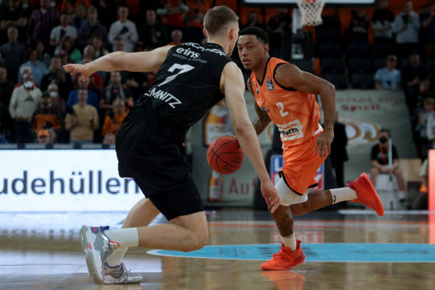 更偏向于曼 更偏向于曼